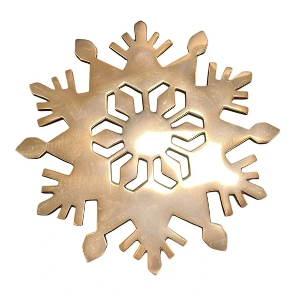 Copper finish snowflake kitchen trivet 4 rubber coated feet 10“ diameter. - Picture 3 of 9